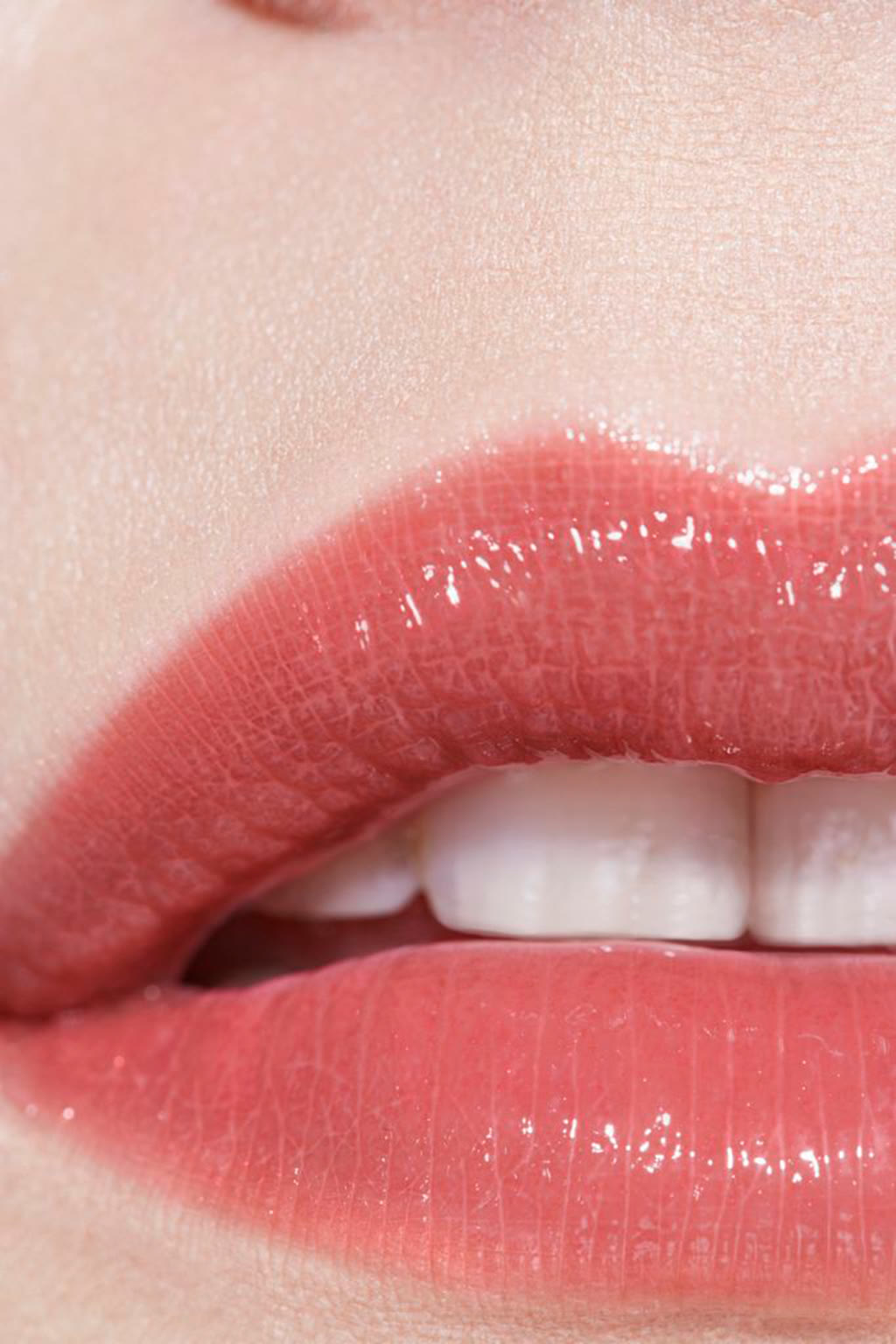ROUGE COCO FLASH Colour, Shine, Intensity In A Flash