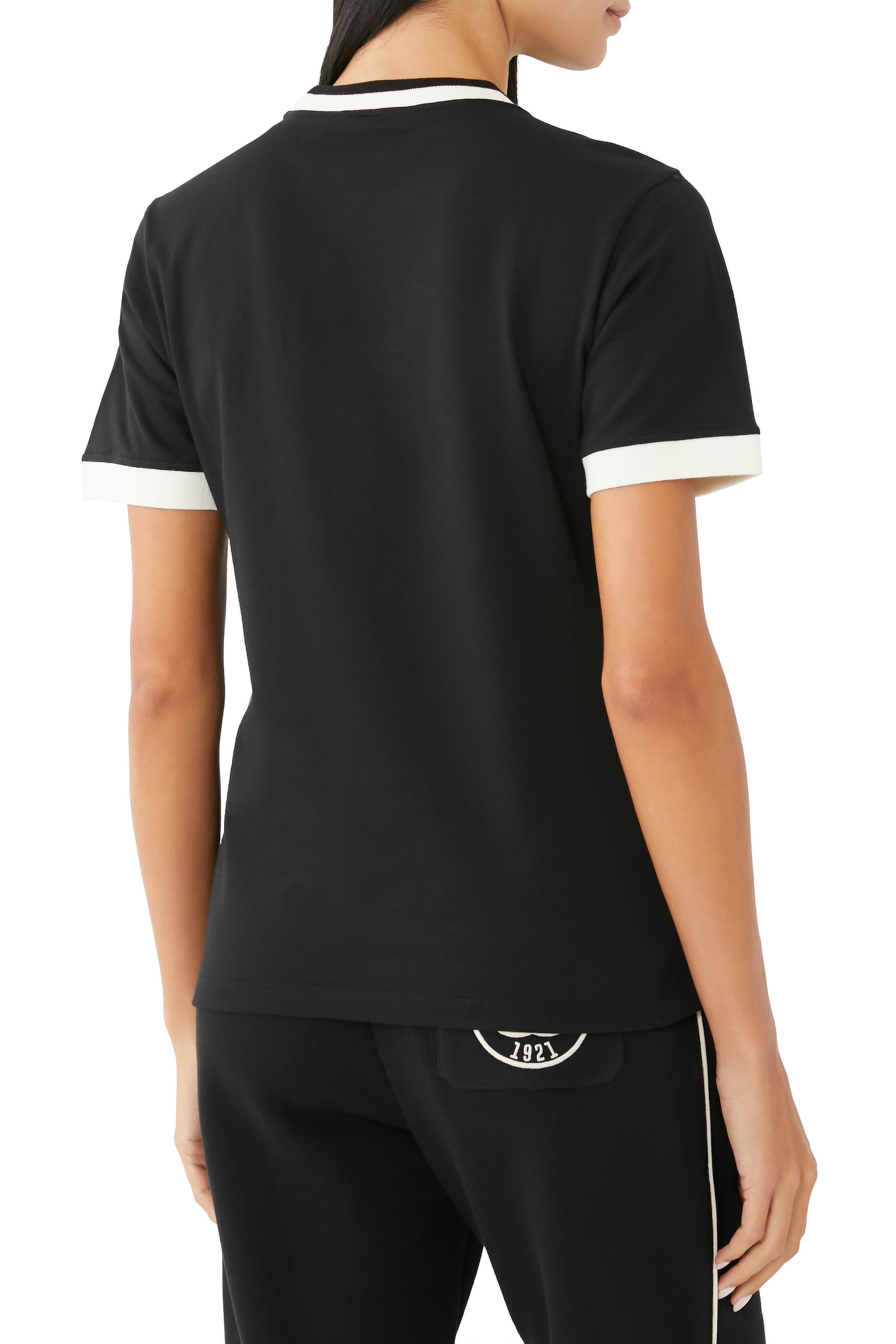 تيشيرت بحواف مخططة