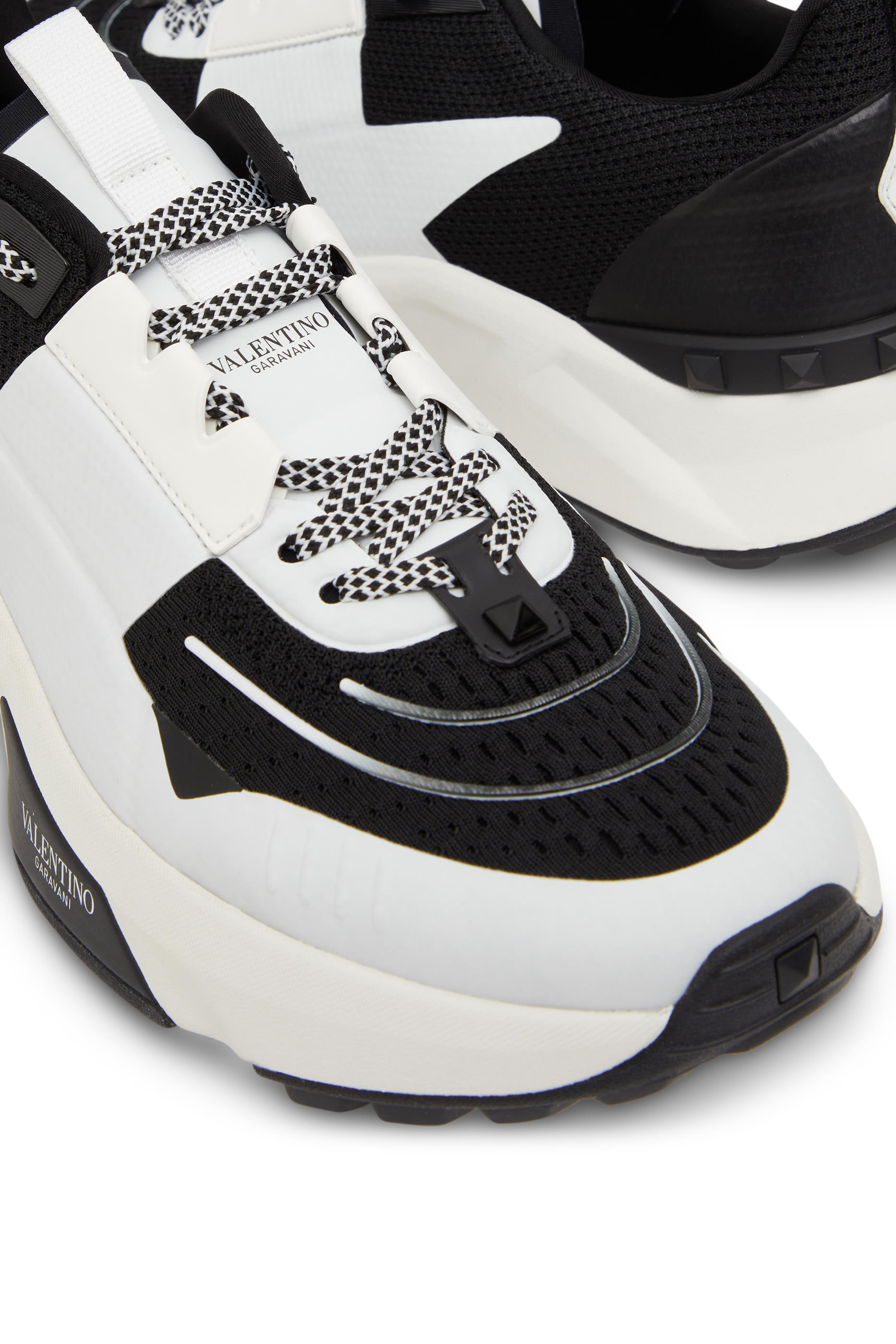True Act Sneakers