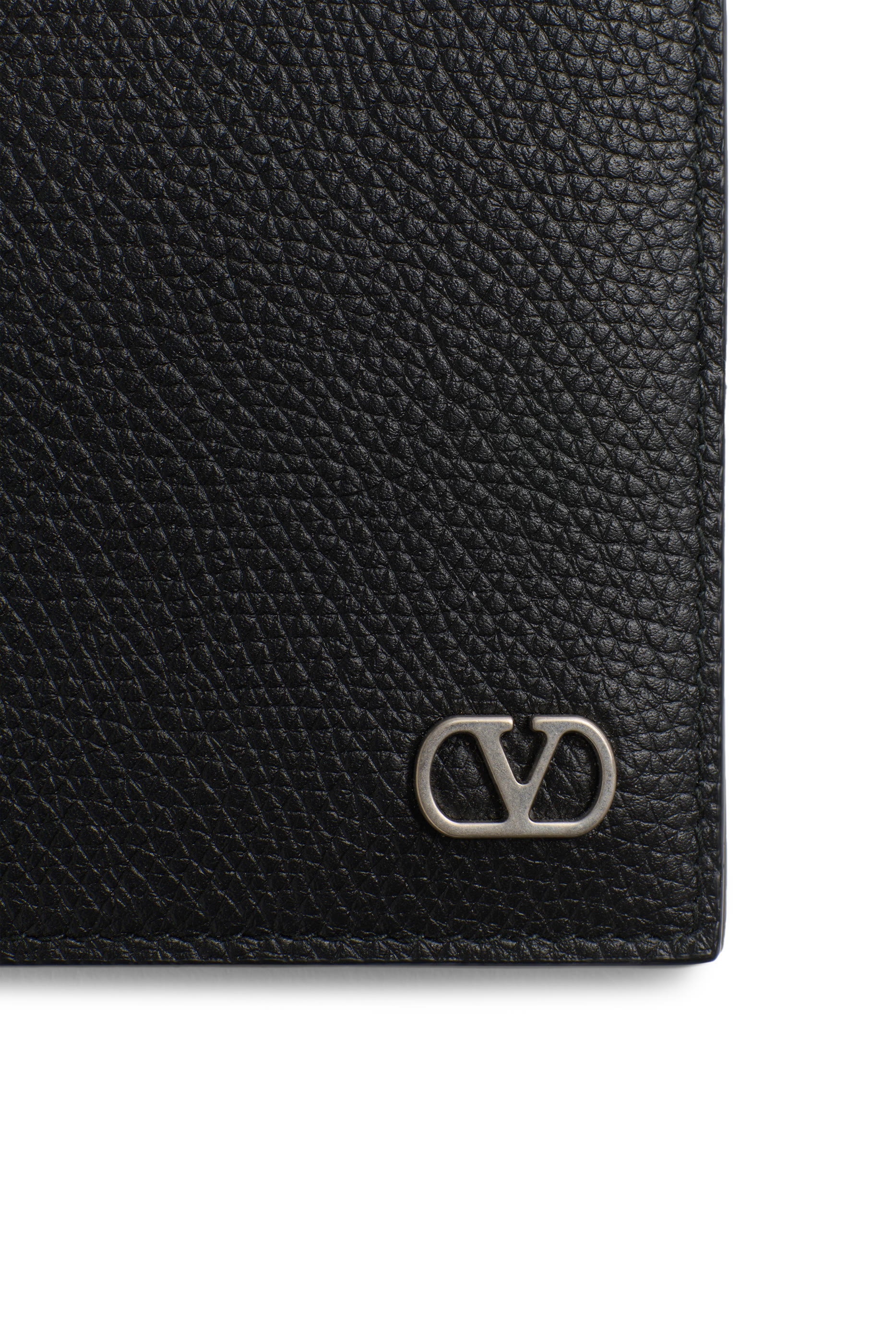 VLogo Signature Grainy Calfskin Wallet