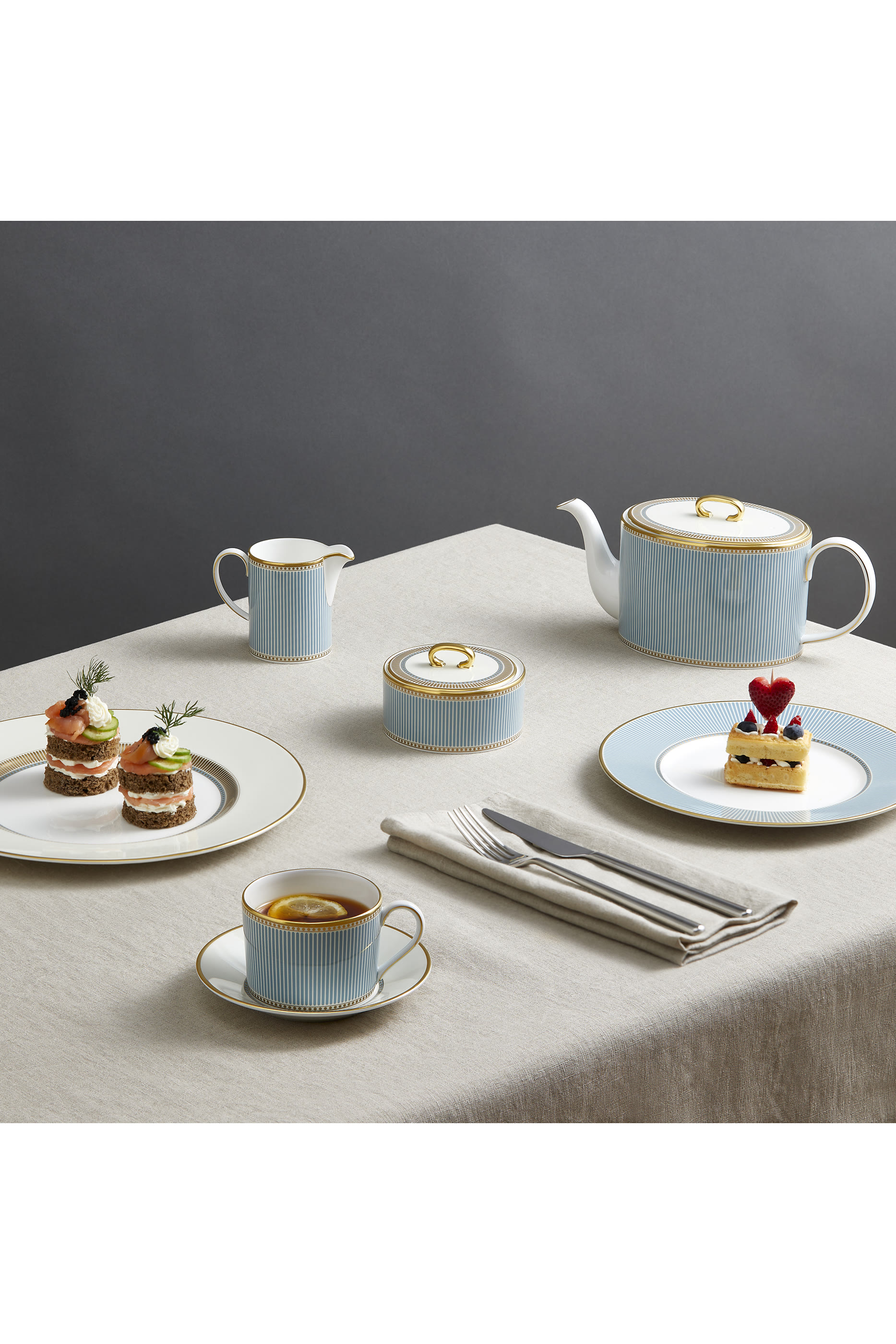 Helia Teapot