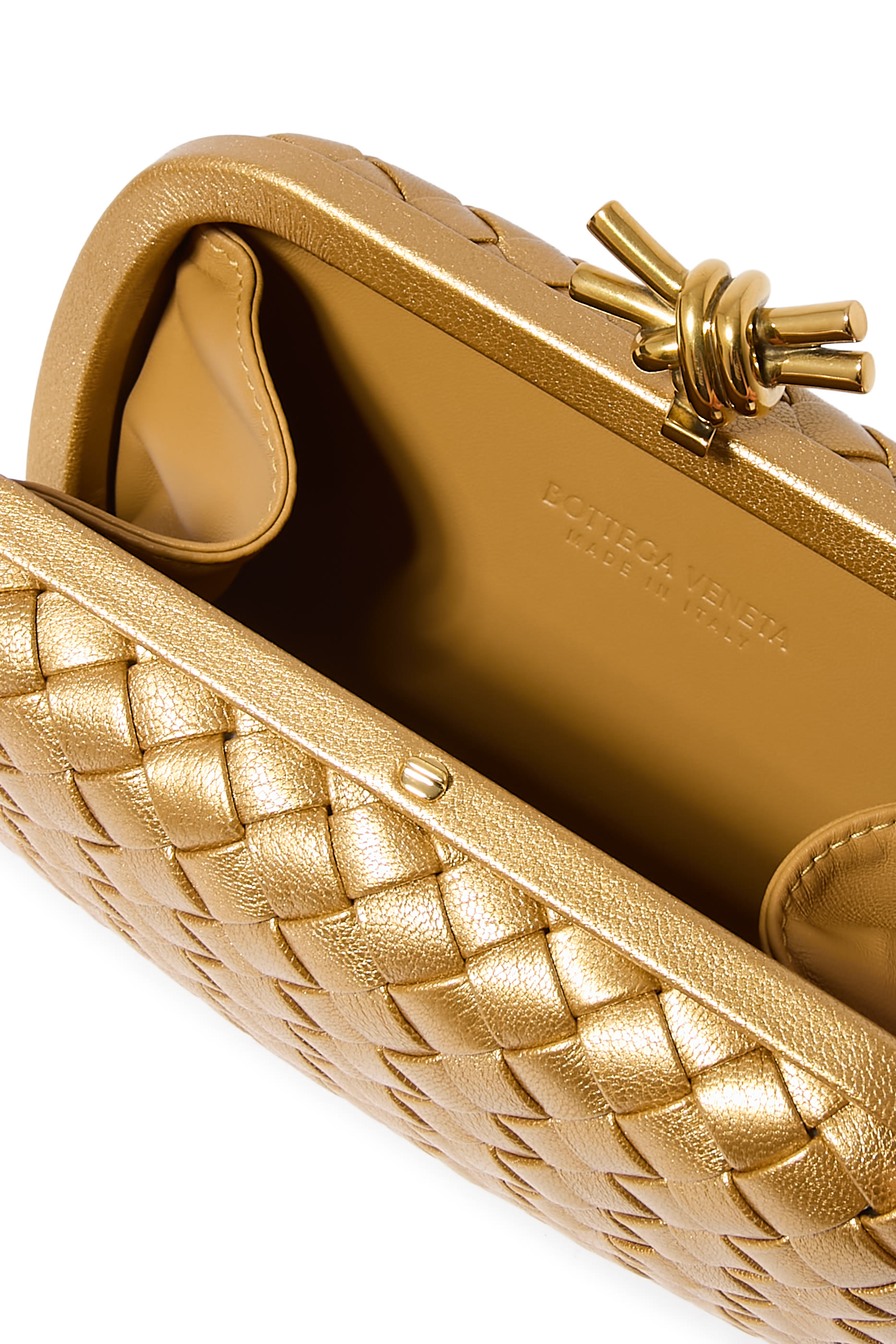 Knot Clutch
