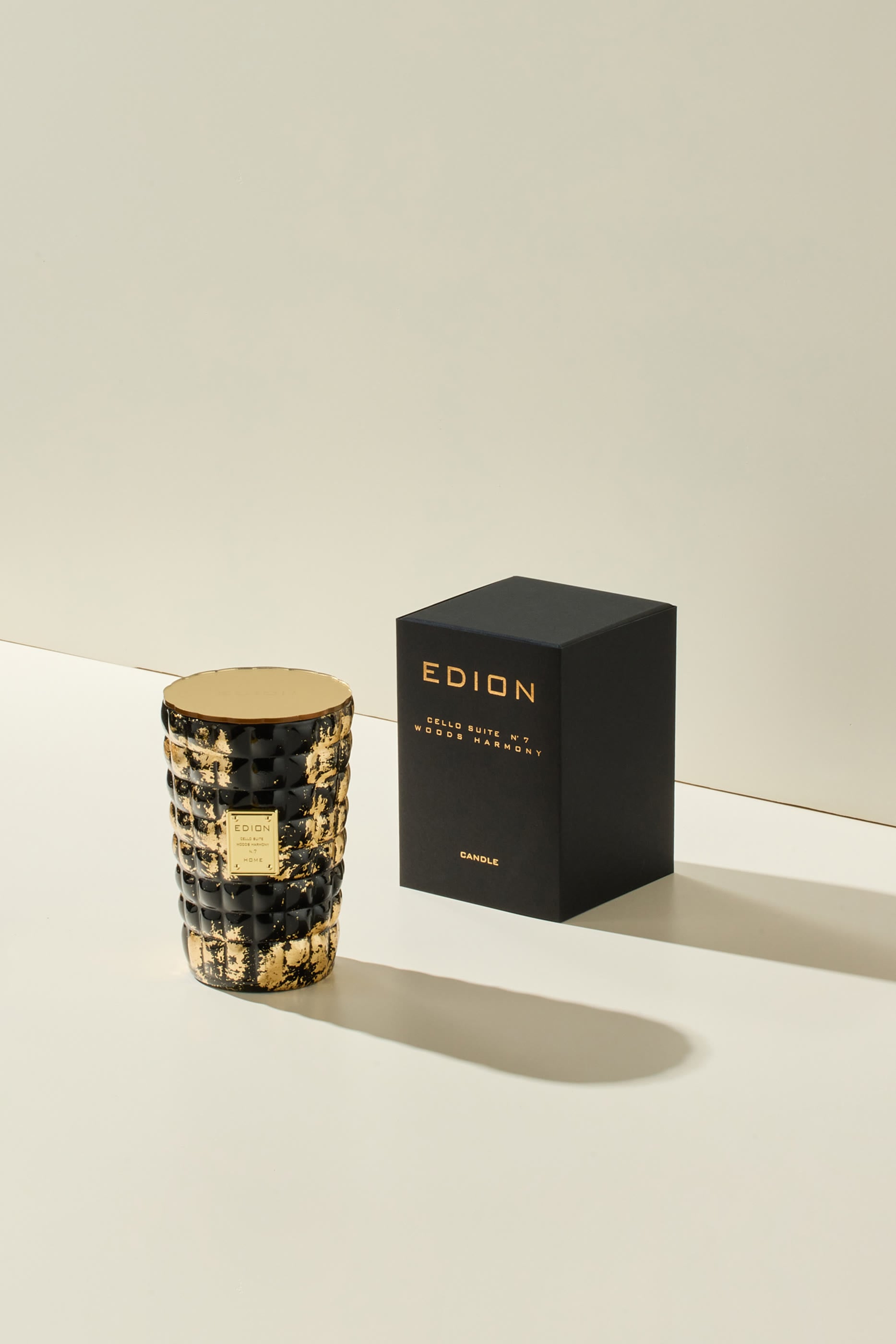 n.7 Woods Harmony Luxury Scented Candle