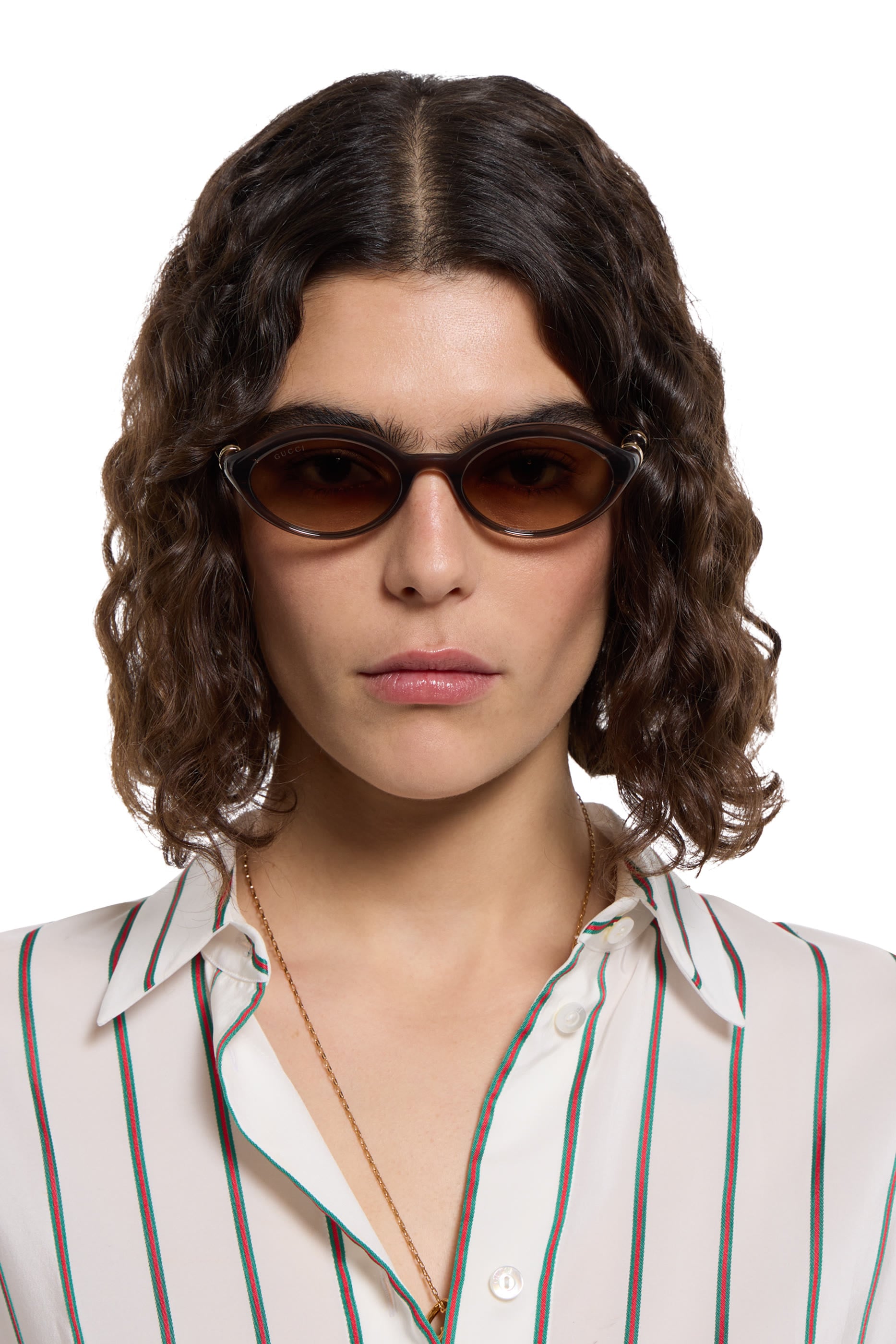 نظارة شمسية بإطار بيضاوي